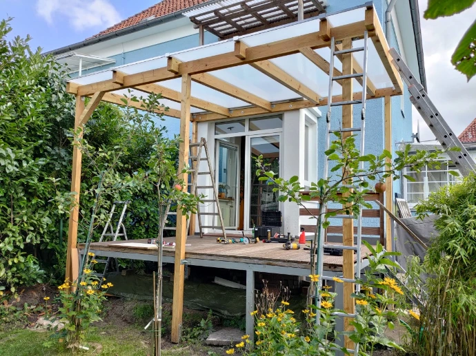 Pergola aus Holz im Garten, gebaut von NP Bau- & Montagetechnik